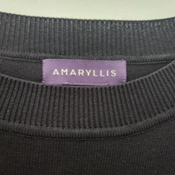 Amaryllis black pearl sweater. - Picture 2 of 5